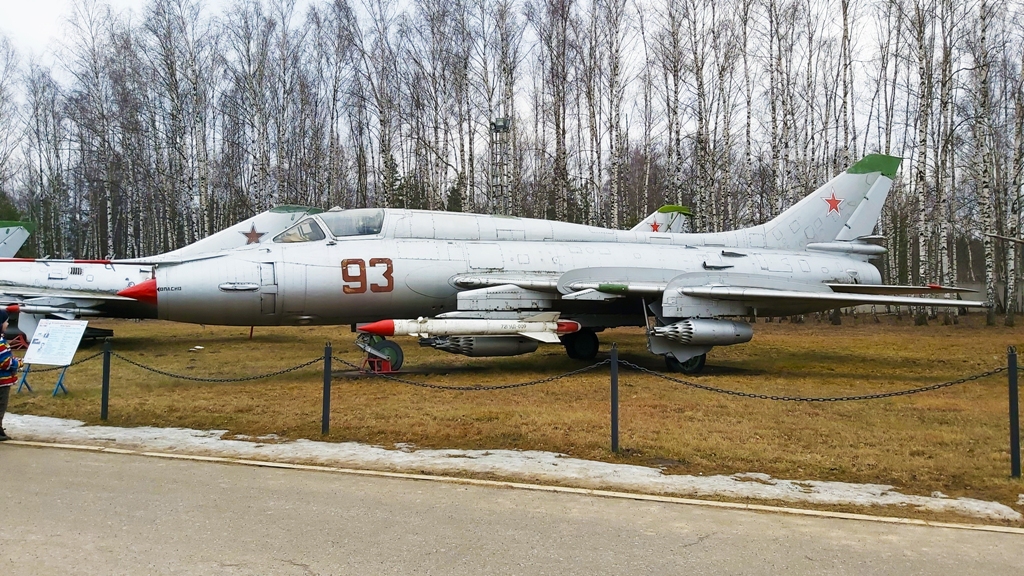 Су-17М3 (93 красный) Фото: Е. Барабанова