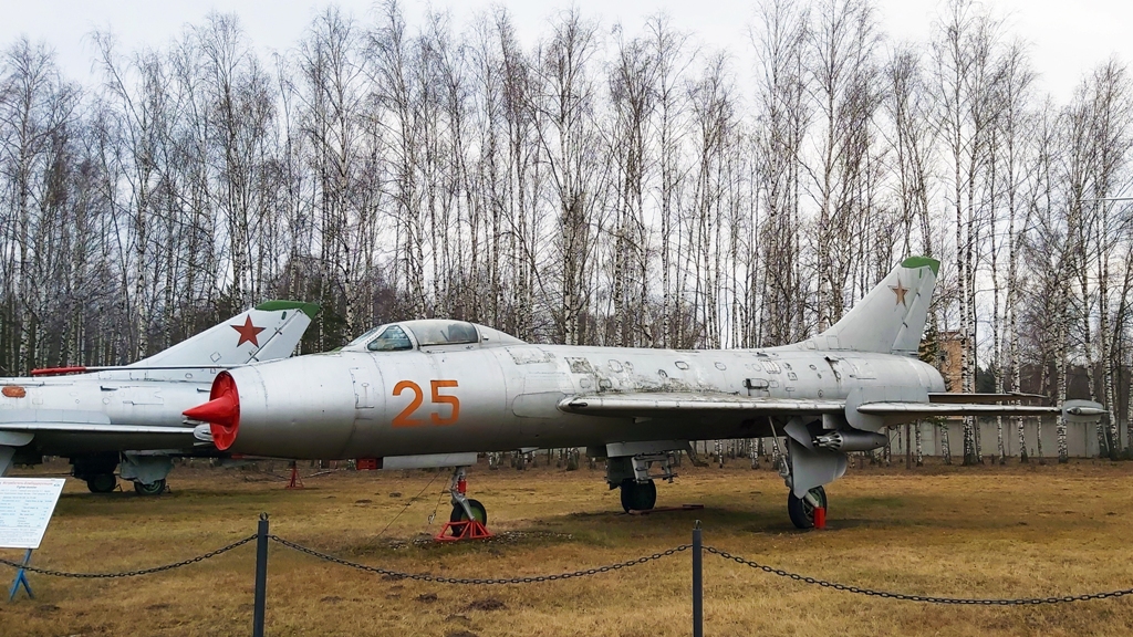 Су-7Б (25 красный)
